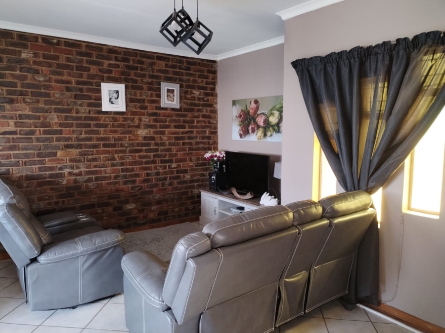 4 Bedroom Property for Sale in La Hoff North West